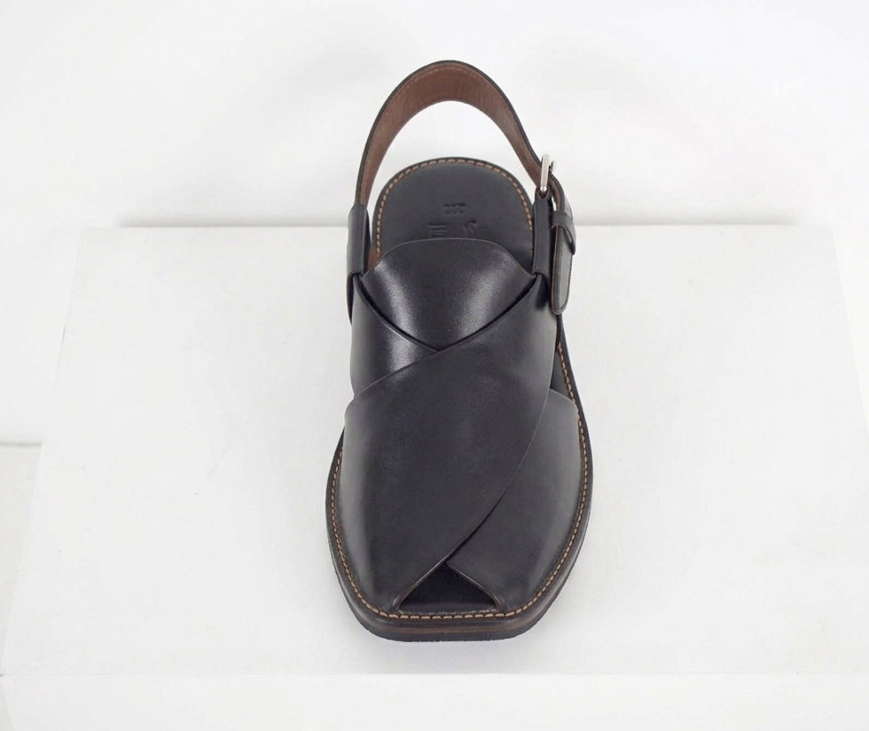 Kaptan-style Black Leather Peshawari Chappal for Men – Stylish & Comfortable